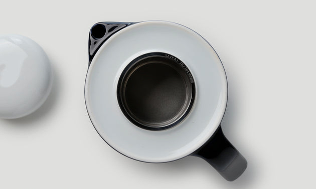 Tea Pot / White/Dark Blue