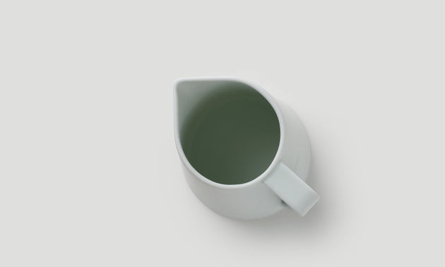Pitcher L / White