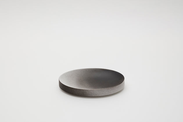 Plate 220 / Black/White