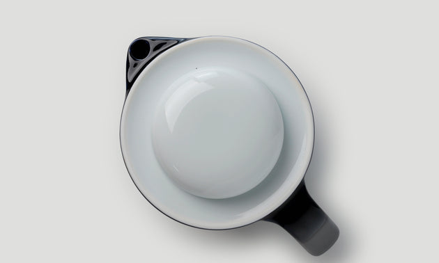 Tea Pot / White/Dark Blue